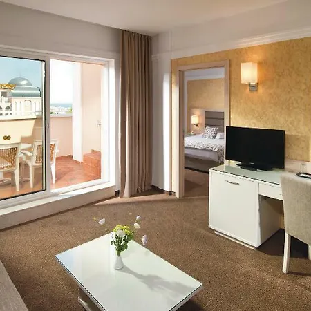 Hotel Dreams Sunny And